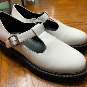 NEW Modatope White chunky heel Mary Jane platform shoes. Size 7